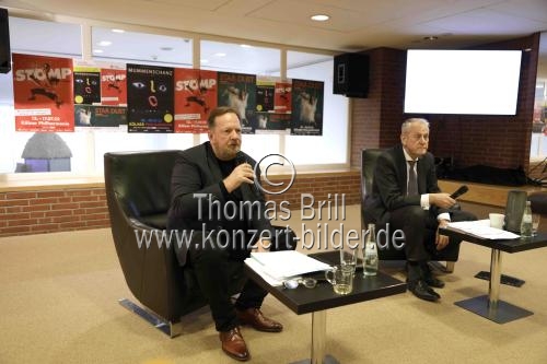 Ralf Kokemüller (Vorsitzender Geschäftsführer der BB Promotion) und Louwrens Langevoort (Intendant der Kölner Philharmonie) stellen das Program des „33. Kölner Sommerfestival“ in der Kölner Philharmonie vor (© Thomas Brill)