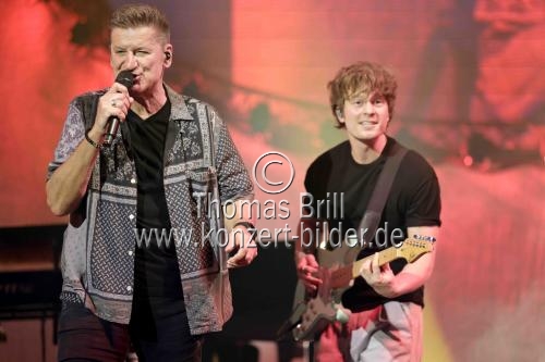 Deutsche Popgruppe PUR gastiert auf ihrer „Persönlich“-Tour in der Lanxess Arena Köln (© Thomas Brill)
