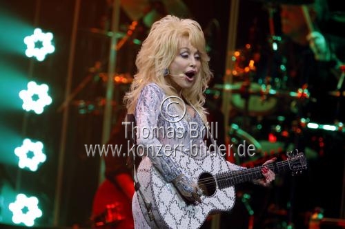 Amerikanische Country-Sängerin Dolly Parton gastiert auf ihrer 