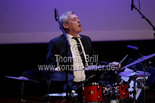 Schweizer Bandleader Pepe Lienhard gastiert mit seiner 17-köpfigen Big Band auf seiner 