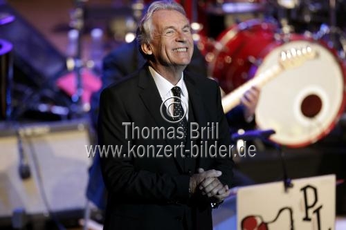 Schweizer Bandleader Pepe Lienhard gastiert mit seiner 17-köpfigen Big Band auf seiner 