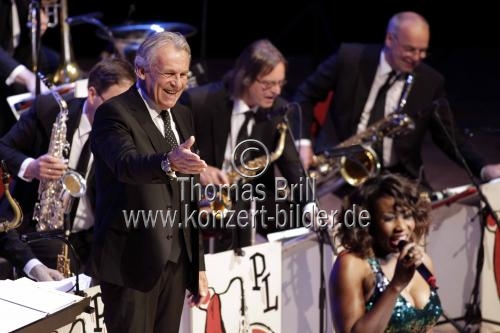 Schweizer Bandleader Pepe Lienhard gastiert mit seiner 17-köpfigen Big Band auf seiner 
