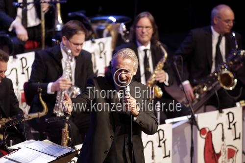 Schweizer Bandleader Pepe Lienhard gastiert mit seiner 17-köpfigen Big Band auf seiner 