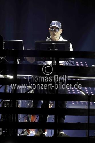 Britisches Popmusik-Duo Pet Shop Boys gastiert auf ihrer „Dreamworld: The Greatest Hits Live“-Tour in der Lanxess-Arena Köln (&copy; Thomas Brill)