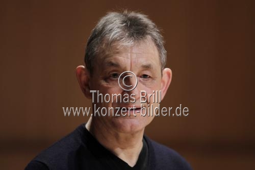 Englische Dirigent Trevor Pinnock leitet die Kammerakademie Potsdam in der Philharmonie Köln (© Thomas Brill)