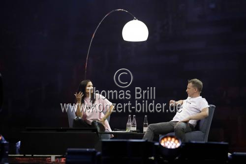 Deutsche Komiker Oliver Pocher gastiert mit seine Ehefrau Amira Pocher auf seiner 