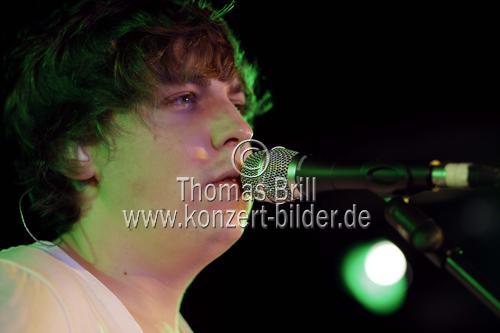 Deutscher Sänger Philipp Poisel gastierte auf seinem Abschlußkonzert der 