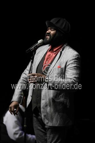 Amerikanische Sänger Gregory Porter gastiert auf seiner „Take Me to the Alley“-Tour in der Mitsubishi Electric Halle Düsseldorf (© Thomas Brill)