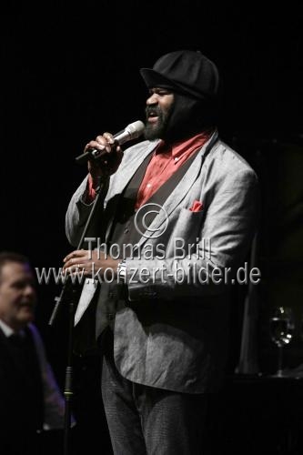 Amerikanische Sänger Gregory Porter gastiert auf seiner „Take Me to the Alley“-Tour in der Mitsubishi Electric Halle Düsseldorf (© Thomas Brill)