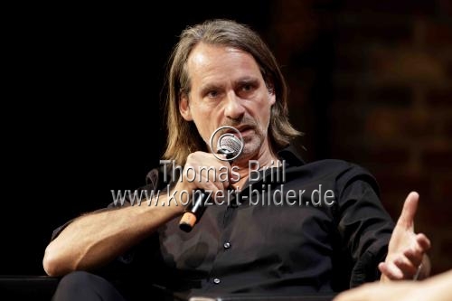 Deutsche Philosoph Richard David Precht und Jens Söring diskutieren über das Thema 
