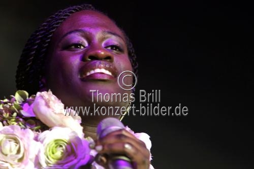 Deutsche Popsängerin Ivy Quainoo gastiert auf ihrer 