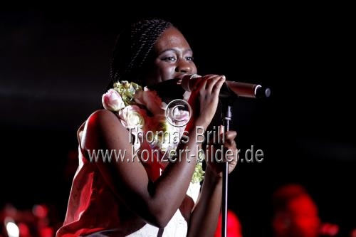 Deutsche Popsängerin Ivy Quainoo gastiert auf ihrer 