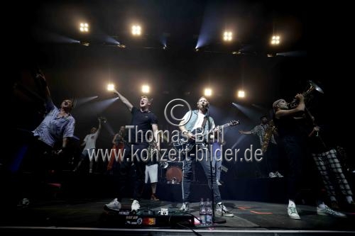 Deutsche Brass und Marching Band Querbeat gastiert auf ihrer 