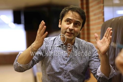 Französische Cellist Jean-Guihen Queyras im Interview bezüglich seines Auftritts mit dem Gürzenich-Orchester Köln unter der Leitung des französischen Dirigenten François-Xavier Roth am 16. Januar 2022 in der Kölner Philharmonie (&copy; Thomas Brill)