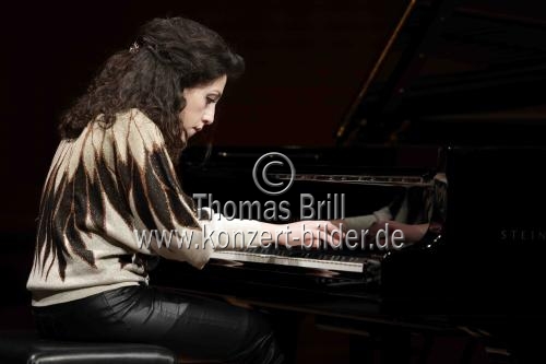 Italienische Pianistin Beatrice Rana gastiert mit Werken von Frédéric Chopin, Claude Debussy und Igor Strawinsky in der Kölner Philharmonie (&copy; Thomas Brill)