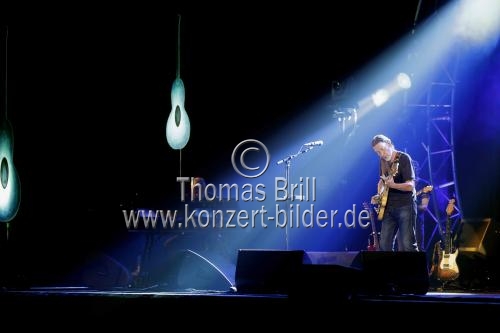 Britische Sänger und Blues-Gitarrist Chris Rea gastiert auf seiner 