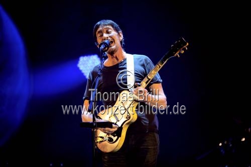 Britische Sänger und Blues-Gitarrist Chris Rea gastiert auf seiner 