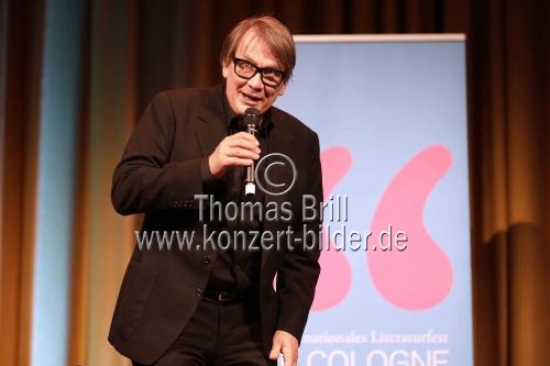 Deutsche Musiker Sven Regener lliest Lyrics von seinem aktuellen Album 