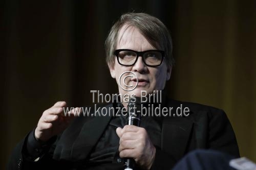 Deutsche Musiker Sven Regener lliest Lyrics von seinem aktuellen Album 