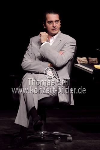 Deutscher Kabarettist Hagen Rether gastiert mit seinem Programm 