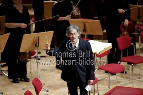 Amerikanische Dirigent Kent Nagano leitet das Concerto Köln in der Kölner Philharmonie (© Thomas Brill)