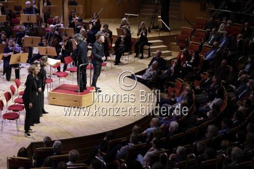 Amerikanische Dirigent Kent Nagano leitet das Concerto Köln in der Kölner Philharmonie (&copy; Thomas Brill)