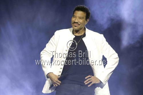 Amerikanischer Soul-Sänger Lionel Richie gastiert auf seiner 