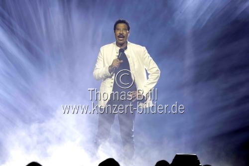 Amerikanischer Soul-Sänger Lionel Richie gastiert auf seiner 