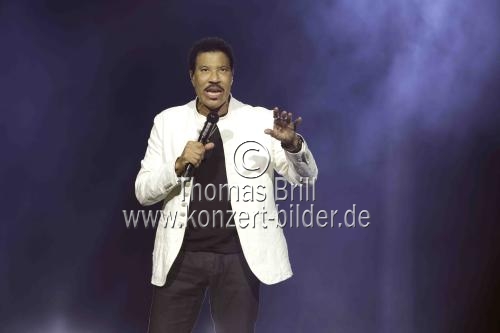 Amerikanischer Soul-Sänger Lionel Richie gastiert auf seiner 