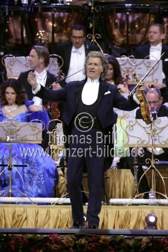 Niederlndische Violinist Andr Rieu mit seinem Johann Strauss Orchesters 