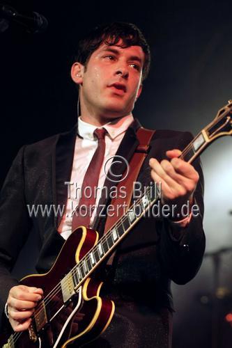 Englischer Musikproduzent Mark Ronson gastiert auf seiner 