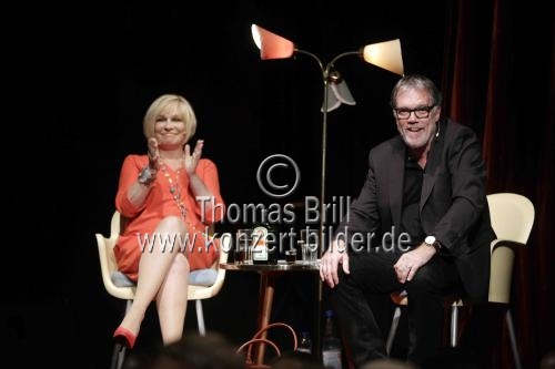 Deutsche Schlagersängerin Mary Roos und der deutsche Kabarettist Wolfgang Trepper gastieren mit ihrer Programm 