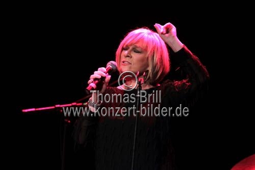 Deutsche Schlagersängerin Mary Roos gastiert auf ihrer 