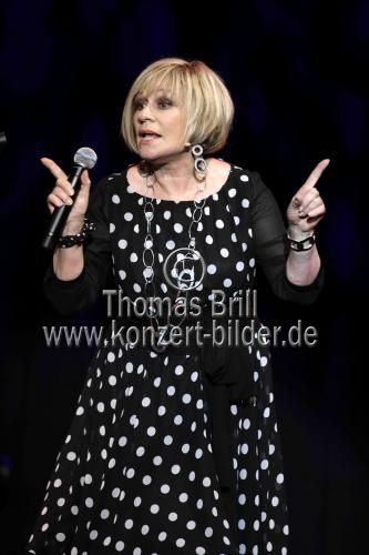 Deutsche Schlagersängerin Mary Roos und der deutsche Kabarettist Wolfgang Trepper gastieren mit ihrer Programm 