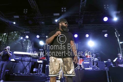 Amerikanische Hip-Hop-Band The Roots gastiert Open Air am Tanzbrunnen Köln (&copy; Thomas Brill)