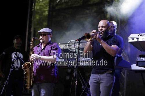 Amerikanische Hip-Hop-Band The Roots gastiert Open Air am Tanzbrunnen Köln (&copy; Thomas Brill)