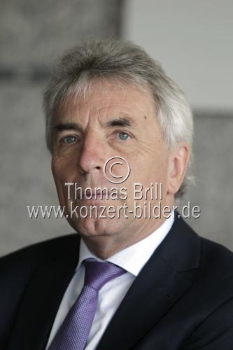 Intendantin des Schauspielhaus Köln Karin Beier und die Stadt Köln verlängeren den Vertrag bis Ende der Spielzeit 2013/14 im Rathaus der Stadt Köln (&copy; Thomas Brill)