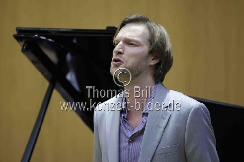 Kanadische Bass-Bariton Clarke Ruth in Begleitung der japanische Pianistin Ayaka Kodoi bestreiten das 