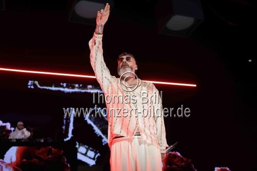 Deutsche Rapper Paul Hartmut Würdig alias Sido gastiert auf seiner 