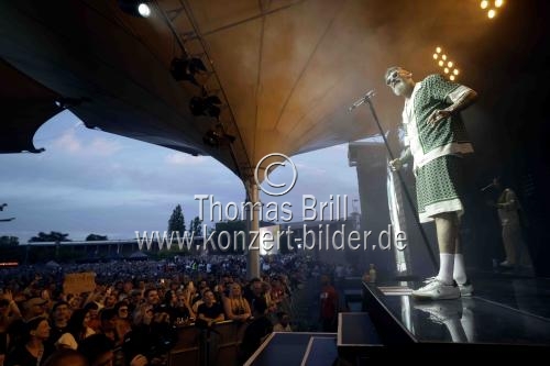 Deutsche Rapper Paul Hartmut Würdig alias Sido gastiert auf seiner 