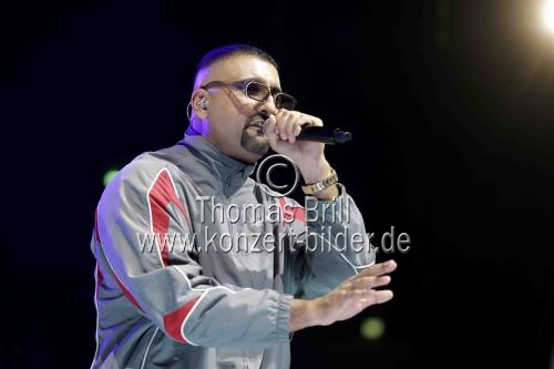 Gedenkkonzert Tribute to Xatar mit SSIO, Haftbefehl, Peter Fox, Bausa, Farid Bang, Jan Delay, Max Herre, Joy Denalane, Dardan, Jazeek, Schwesta Ewa, Eno, Kalim, Samy und Jan Böhmermann in der Lanxess Arena Köln (&copy; Thomas Brill)