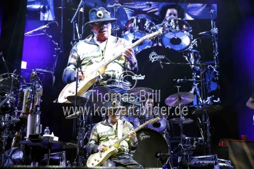 Mexikanischer Latin-Rock-Musiker Carlos Santana gastiert auf seiner 