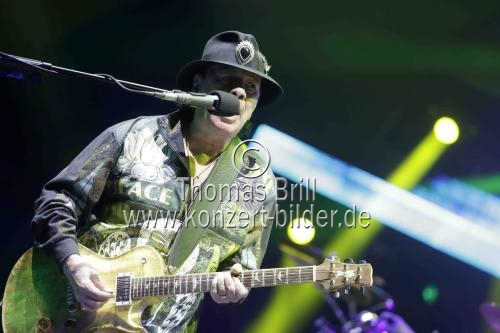 Mexikanischer Latin-Rock-Musiker Carlos Santana gastiert auf seiner 