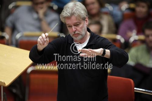 Finnischer Dirigent Jukka-Pekka Saraste leitet das WDR Sinfonieorchester Köln in der Kölner Philharmonie (&copy; Thomas Brill)
