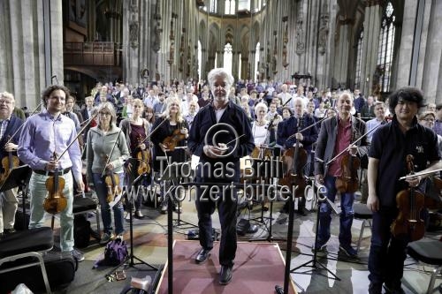 Finnische Dirigent Jukka-Pekka Saraste leitet das WDR Sinfonieorchesters Köln im Hohen Dom zu Köln (© Thomas Brill)