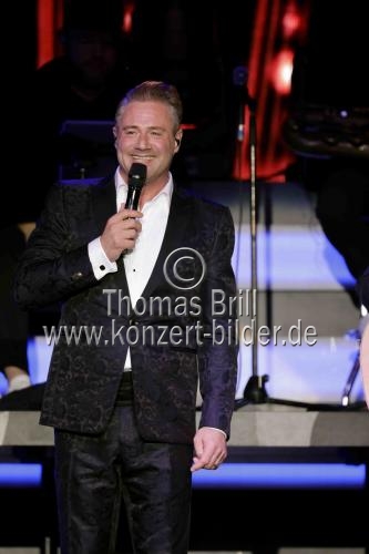 Deutsche Popstar Sasha Schmitz gastiert auf seiner 