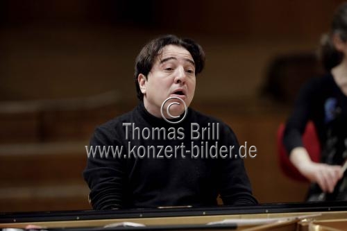 Türkischer Pianist Fazil Say gastiert in Begleitung der Academy of St Martin in the Fields in der Kölner Philharmonie (&copy; Thomas Brill)