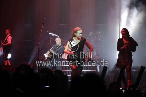 Deutsche Mittelalter-Folk-Rock-Band Schandmaul feiert ihr 