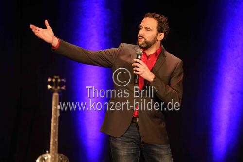 Deutscher Performance Poet Philipp (Scharri) Scharrenberg gastiert bei Eröffnungsshow 