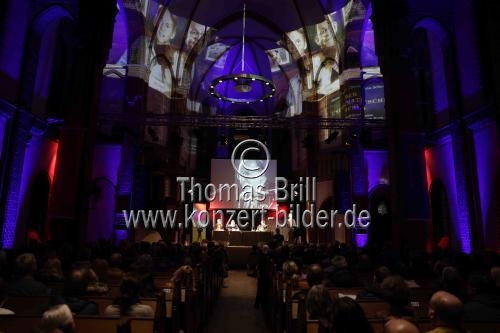 Das Journalisten-Ehepaar Christina Schenk und Denis Scheck und der deutsche Schauspieler Dietmar Bär und  sprechen 
